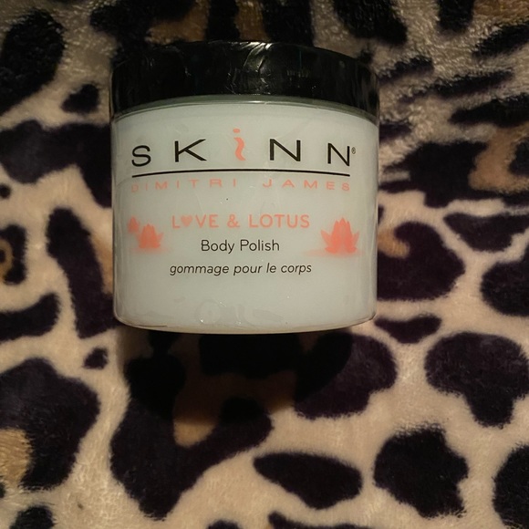 Skinn Love and Lotus Body Polish - Picture 3 of 3